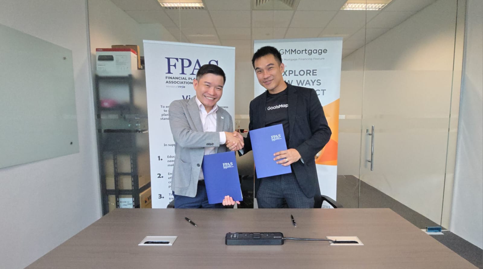 FPAS and GoalsMapper sign MOU to elevate advisory excellence, (L-R) Mr. Galen Woo, CEO of FPAS, and Dato’ Wayne Chen, CEO of GoalsMapper.