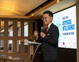 IDerrick Yip speaking about AI in financial advisory at IFPAS event